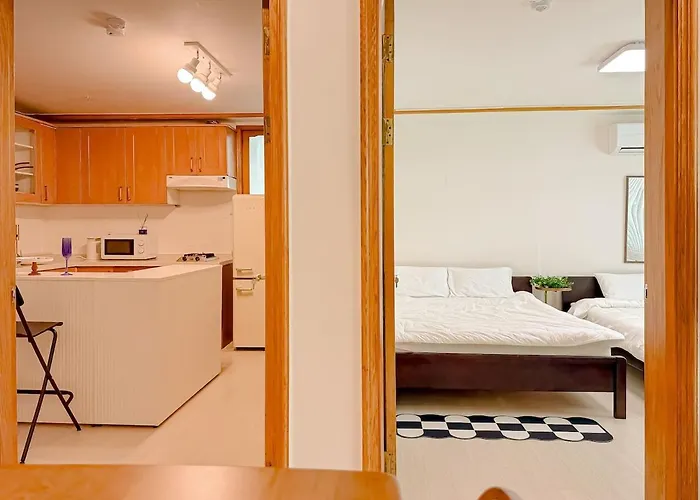 Apartment 신사역2분#초역세권강남역10분내#성형외과#대인원최대10인가능#오픈할인가 Seoul